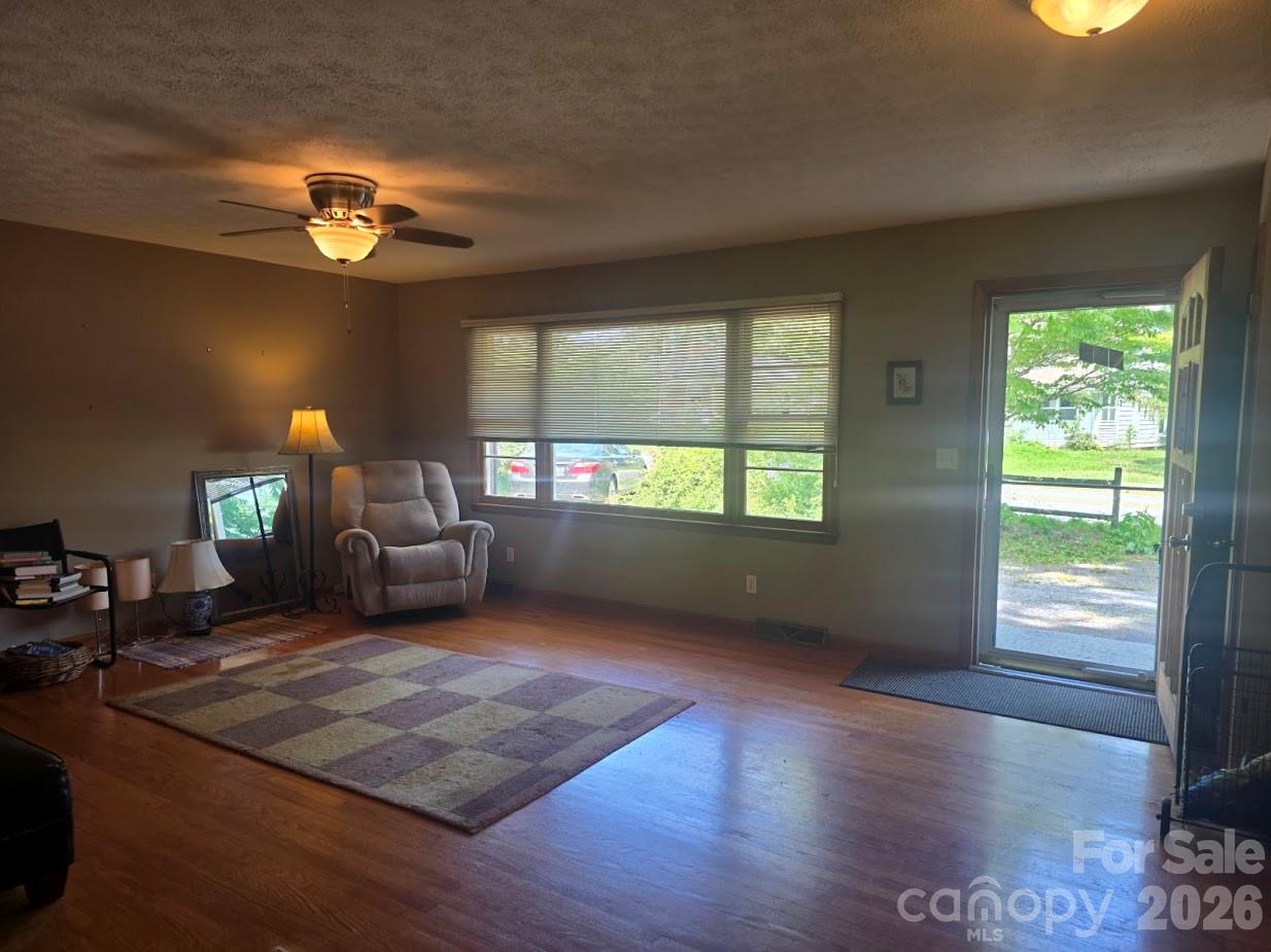 629 Willow Road Hendersonville, NC 28739 - Photo 6 of 18