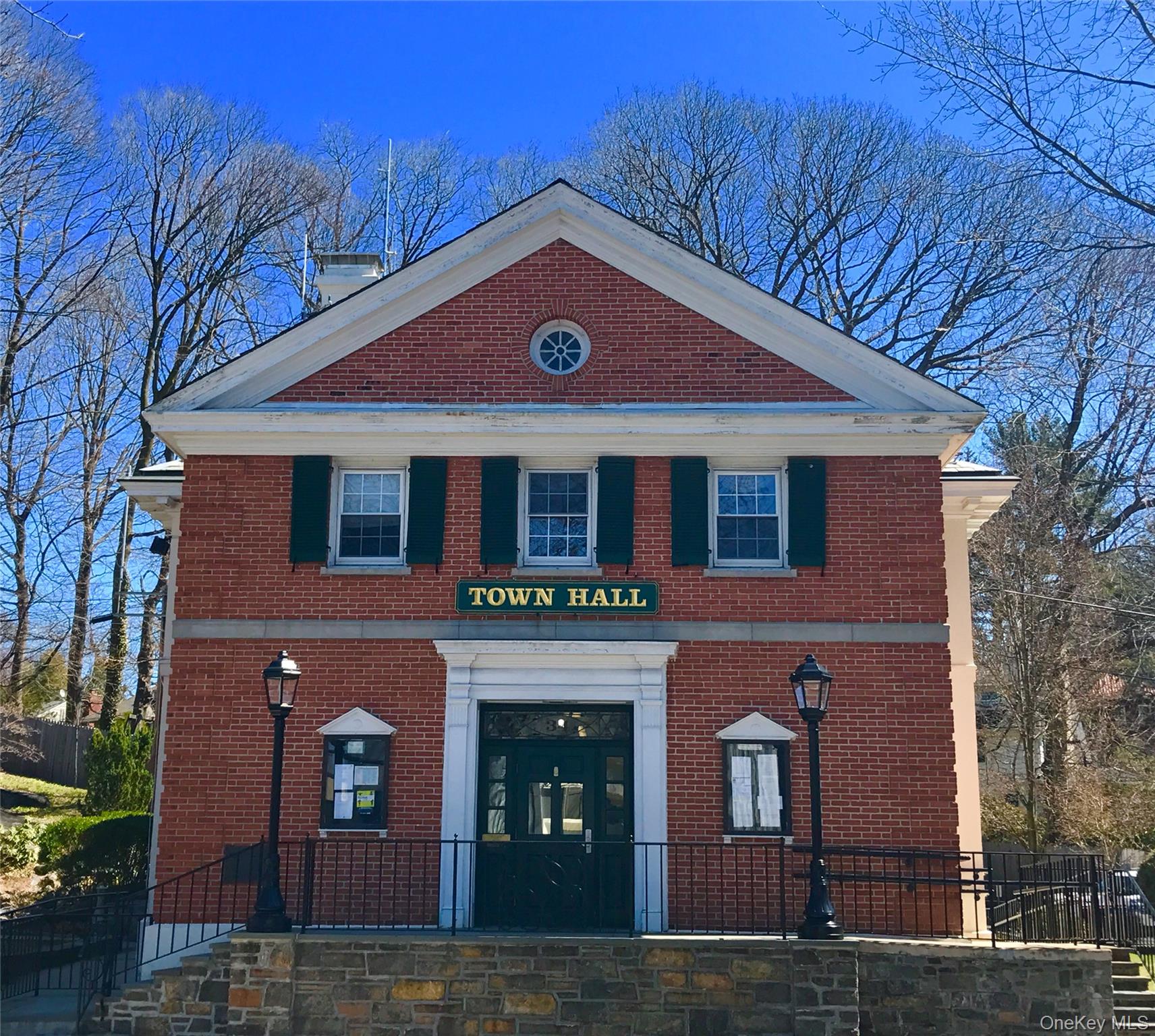 4810 Boston Post Road, Unit 4E Pelham, NY 10803 - Photo 23 of 26 a front view of residential houses with yard