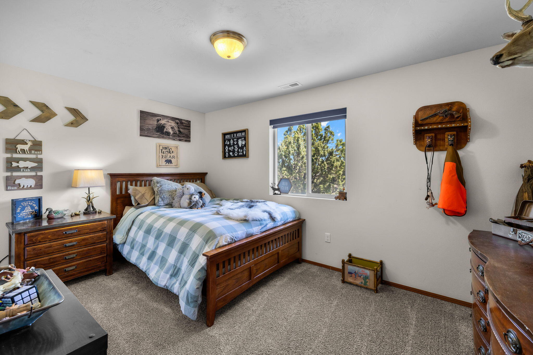 63639 Gentry Loop Bend, OR 97701 - Photo 28 of 40 a bedroom with a bed and a lamp on table