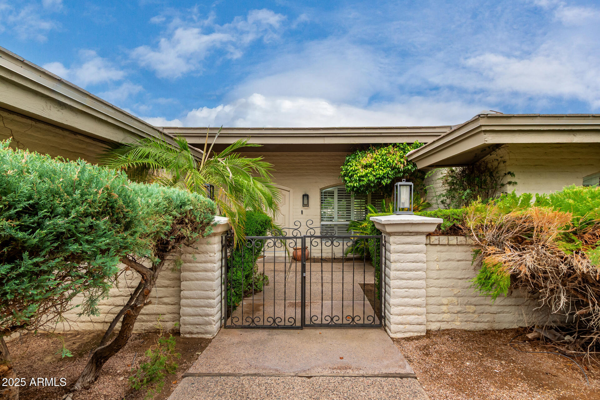 6516 East Maverick Road Paradise Valley, AZ 85253 - Photo 2 of 49 09 - Maverick
