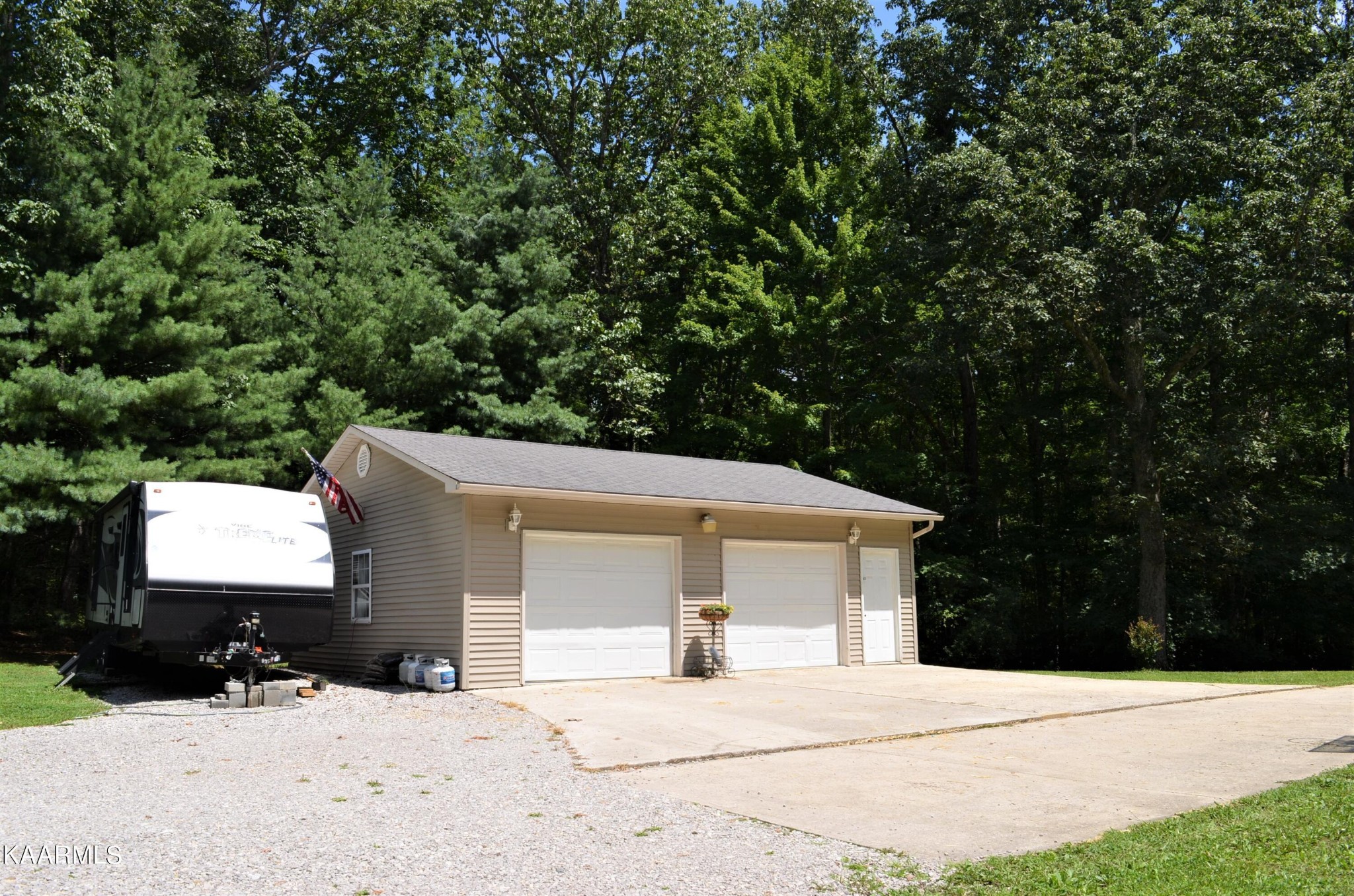 529 Yellow Cliff Estates Road Jamestown, TN 38556 - Photo 3 of 46 Gallery Image 3
