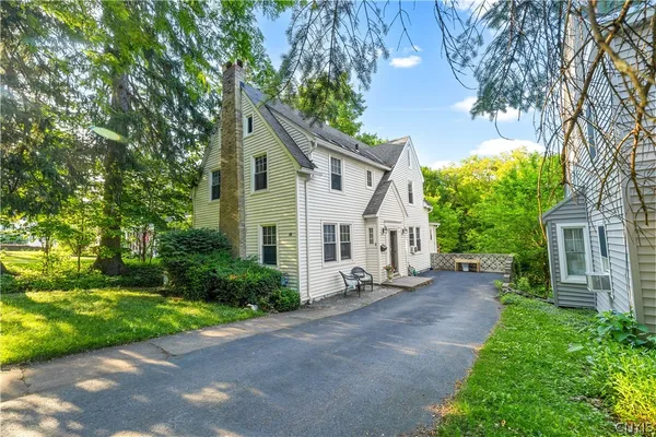$369,999 | 60 Paris Road, New Hartford, NY 13413