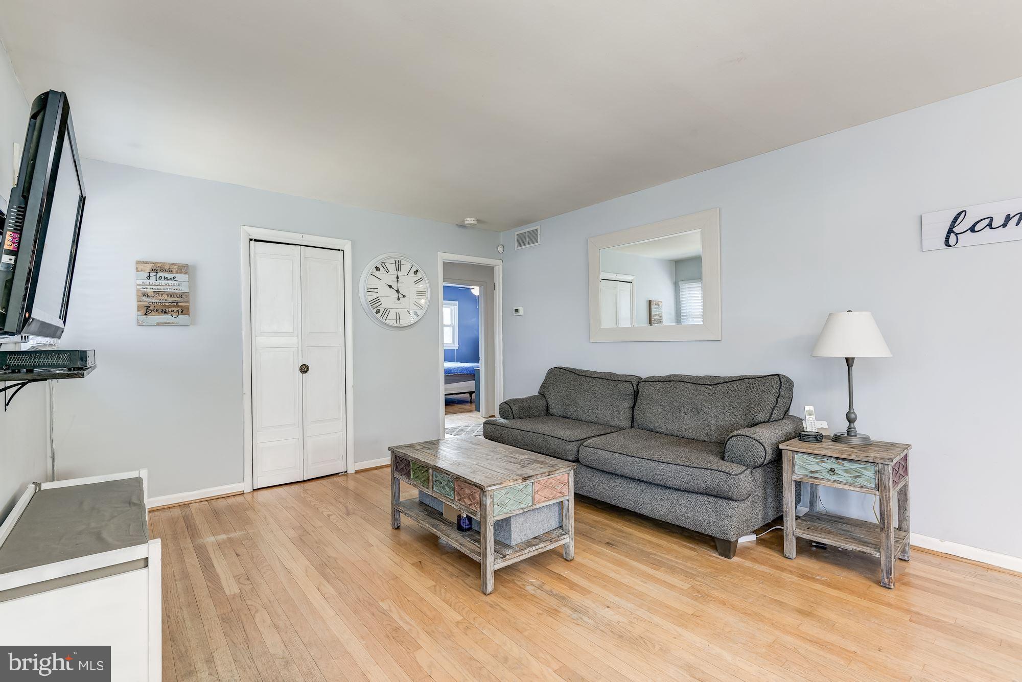 5653 Calyn Road Baltimore, MD 21228 - Photo 2 of 30 Living Room