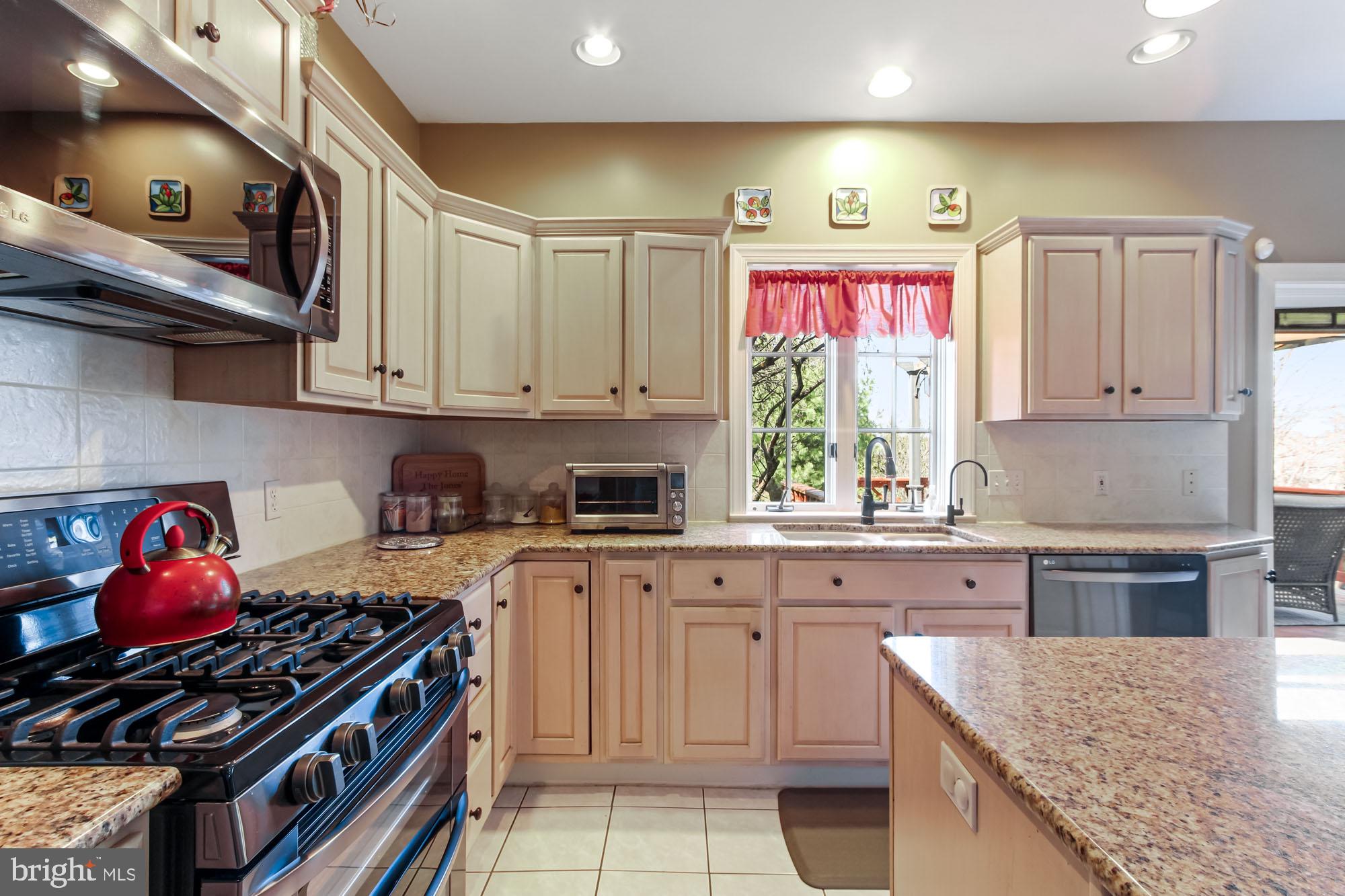 325 Dew Drop Road York, PA 17402 - Photo 13 of 38