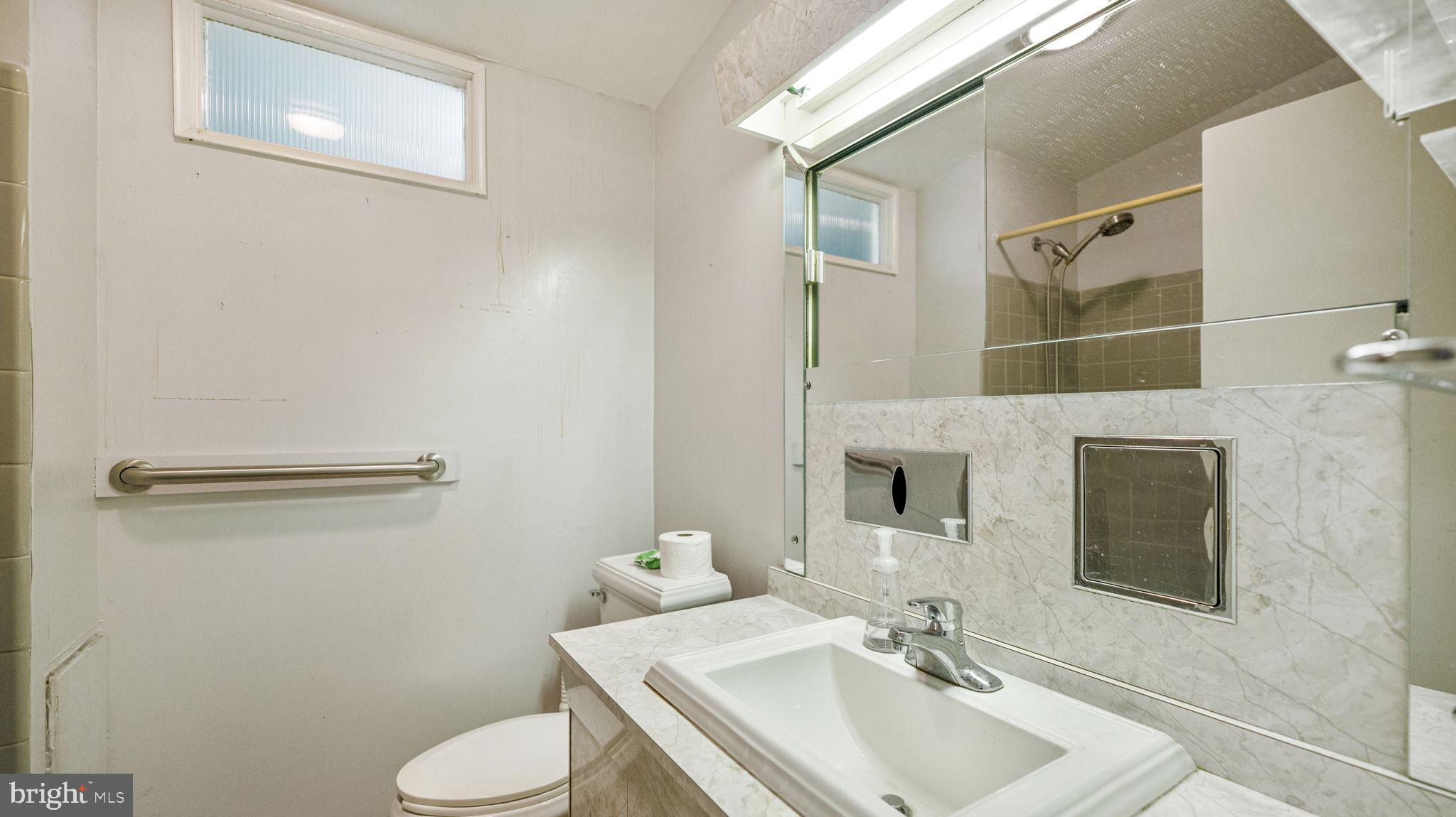 911 Hyde Road Silver Spring, MD 20902 - Photo 15 of 26 Full Bath