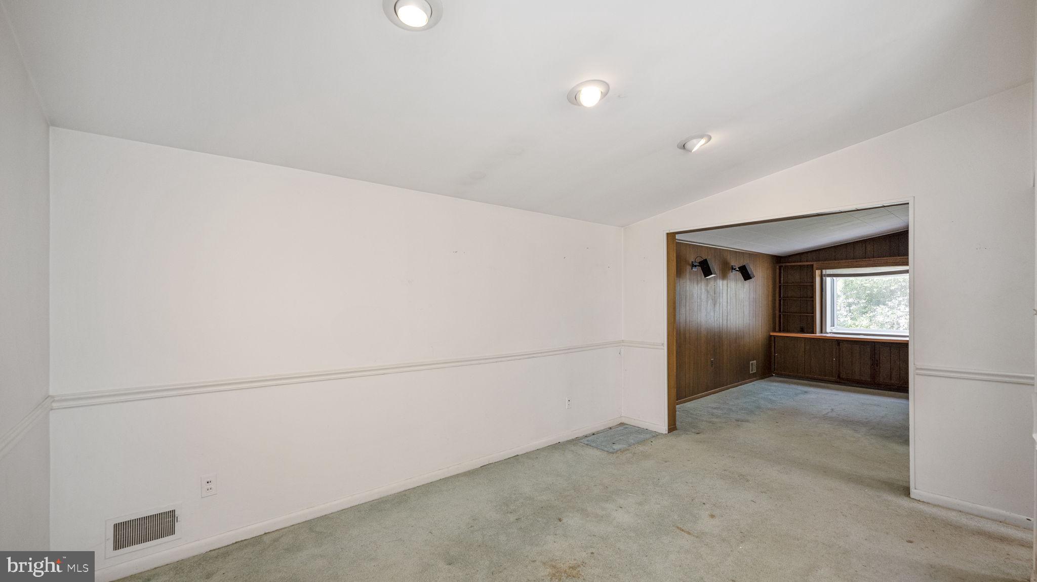 911 Hyde Road Silver Spring, MD 20902 - Photo 5 of 26 Dining room