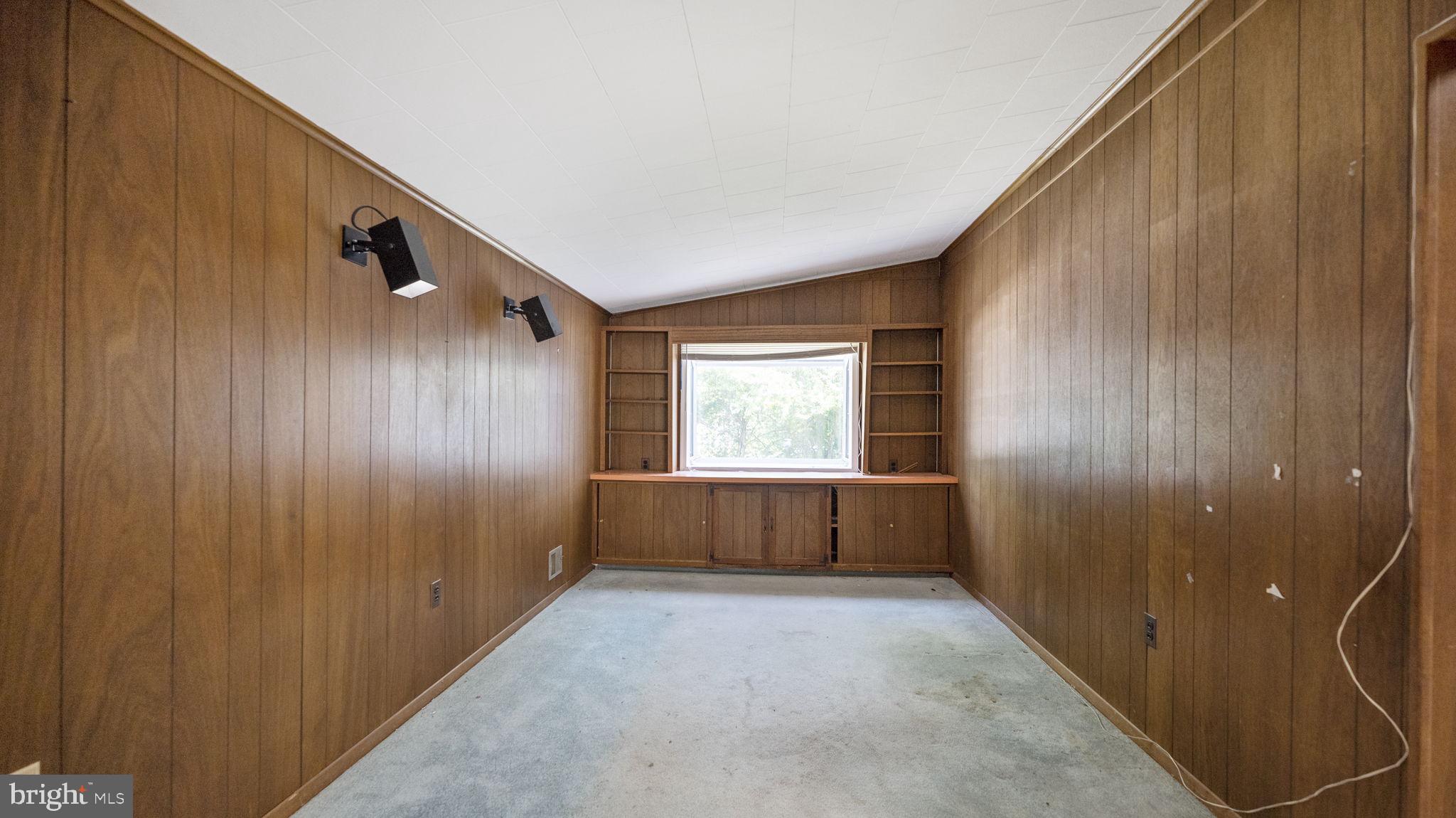 911 Hyde Road Silver Spring, MD 20902 - Photo 6 of 26 Den