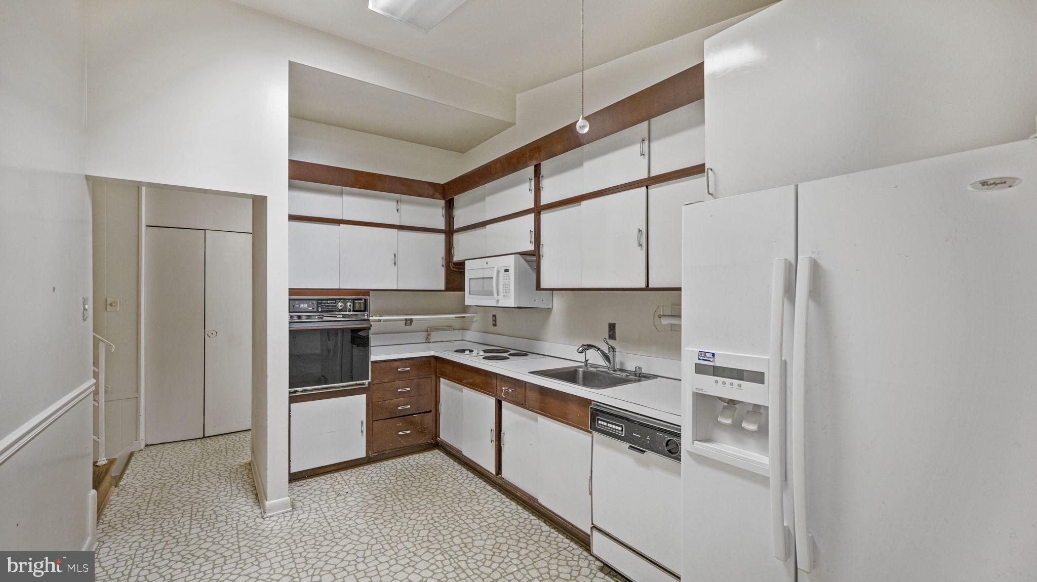 911 Hyde Road Silver Spring, MD 20902 - Photo 7 of 26 Kitchen