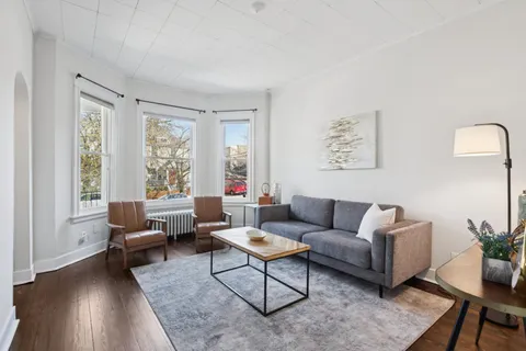 $950,000 | 1619 West Bryn Mawr Avenue, Chicago, IL 60640