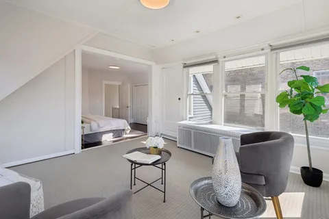 $950,000 | 1619 West Bryn Mawr Avenue, Chicago, IL 60640