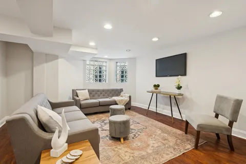 $950,000 | 1619 West Bryn Mawr Avenue, Chicago, IL 60640