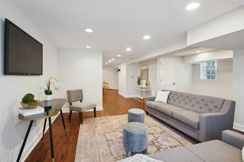 $950,000 | 1619 West Bryn Mawr Avenue, Chicago, IL 60640