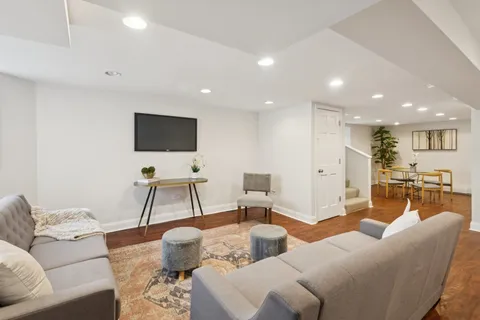 $950,000 | 1619 West Bryn Mawr Avenue, Chicago, IL 60640