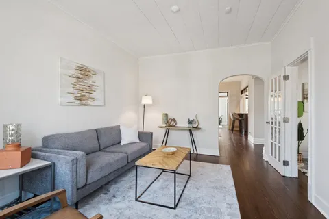 $950,000 | 1619 West Bryn Mawr Avenue, Chicago, IL 60640