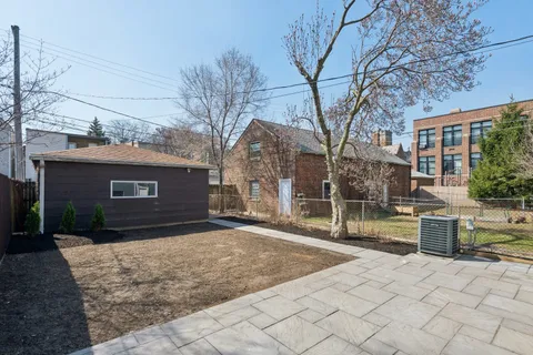 $950,000 | 1619 West Bryn Mawr Avenue, Chicago, IL 60640