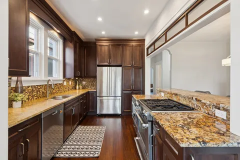 $950,000 | 1619 West Bryn Mawr Avenue, Chicago, IL 60640