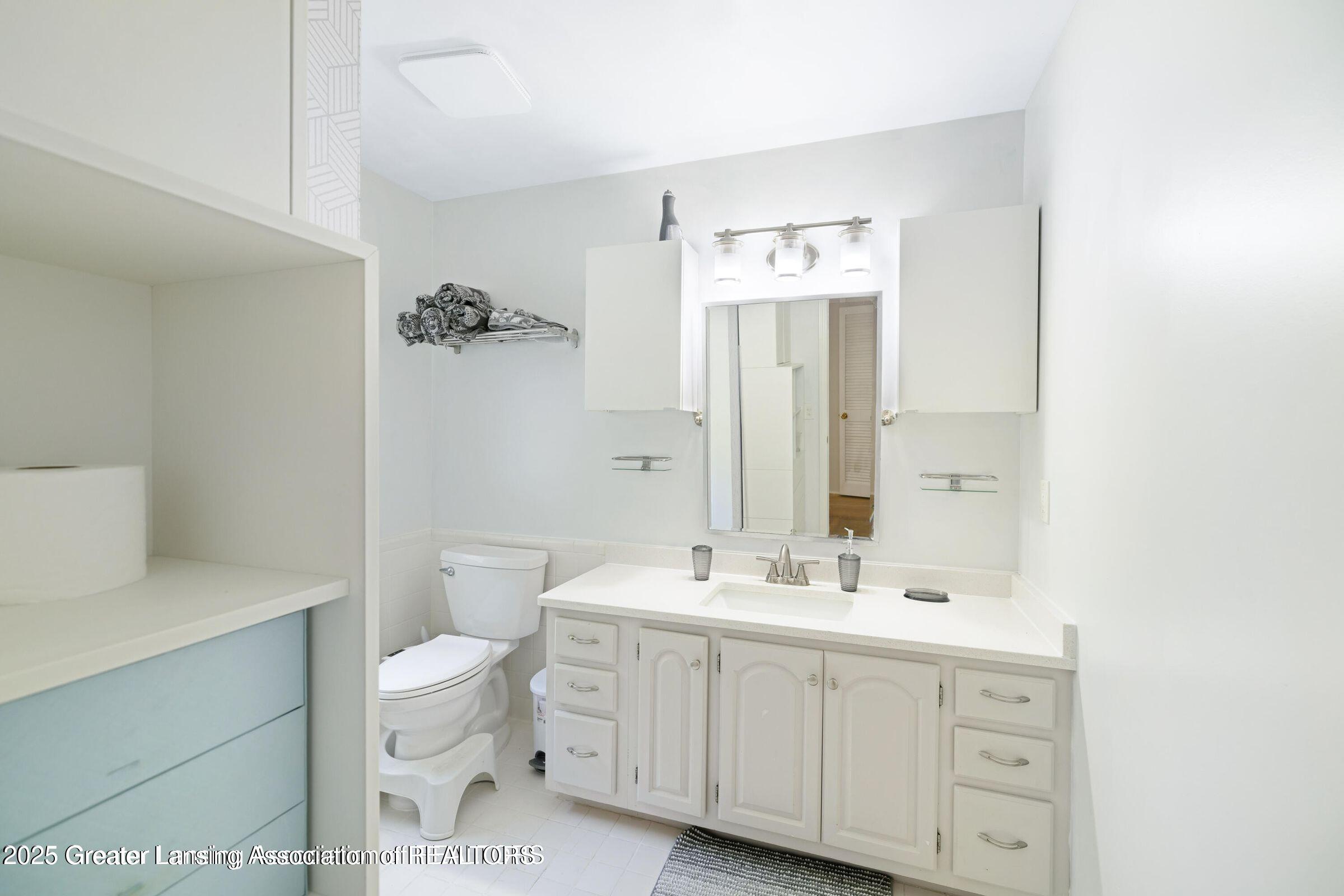 2038 Woodfield Road Okemos, MI 48864 - Photo 33 of 39 20250512185835068666000000-o