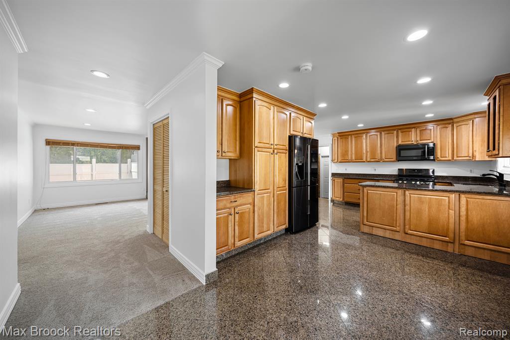 32036 Red Clover Road Farmington Hills, MI 48334 - Photo 11 of 44