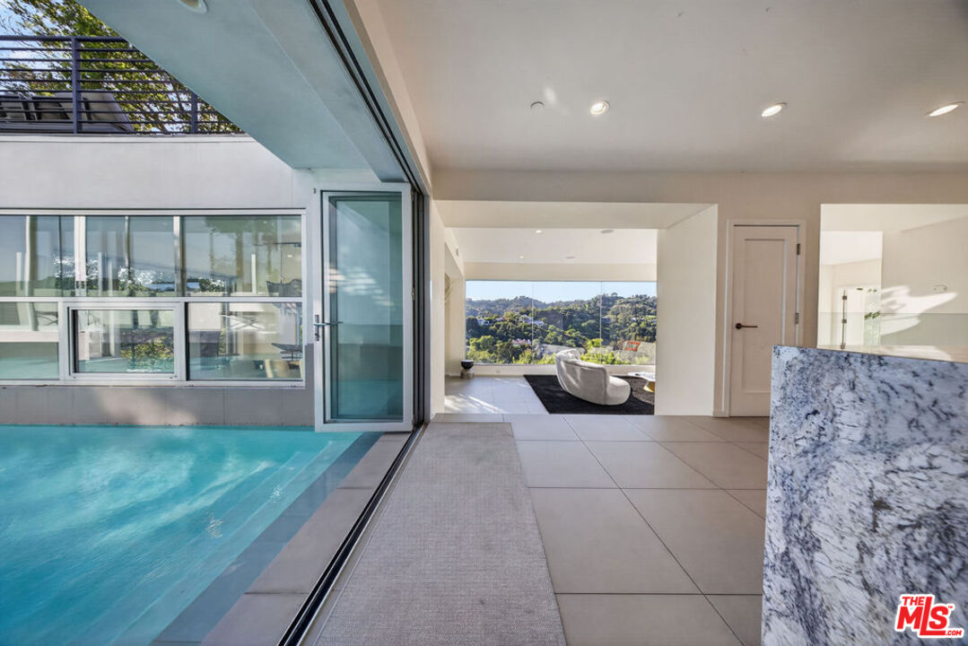 9716 Oak Pass Road Beverly Hills, CA 90210 - Photo 15 of 73