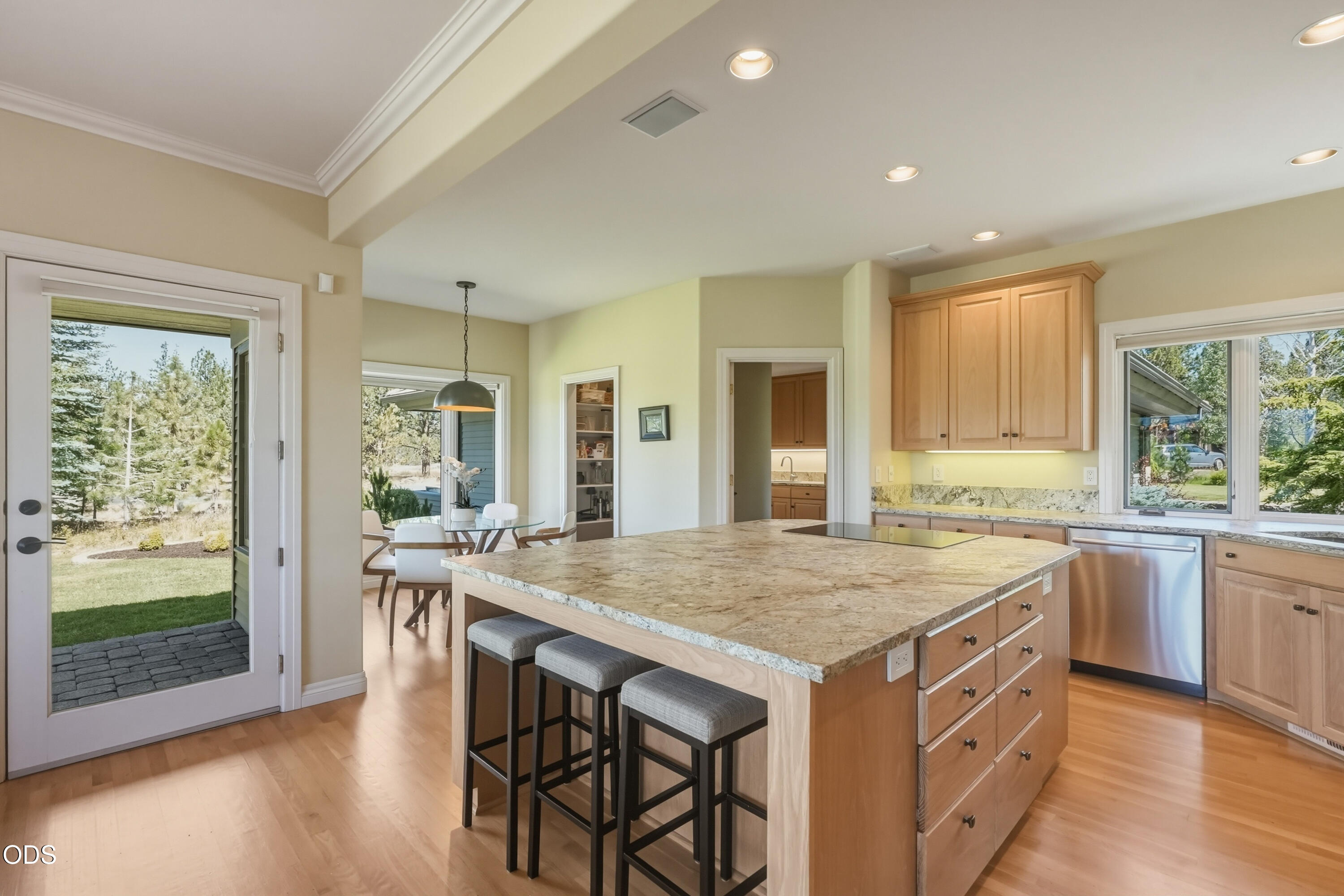 16150 Fox Ridge Circle Sisters, OR 97759 - Photo 13 of 51