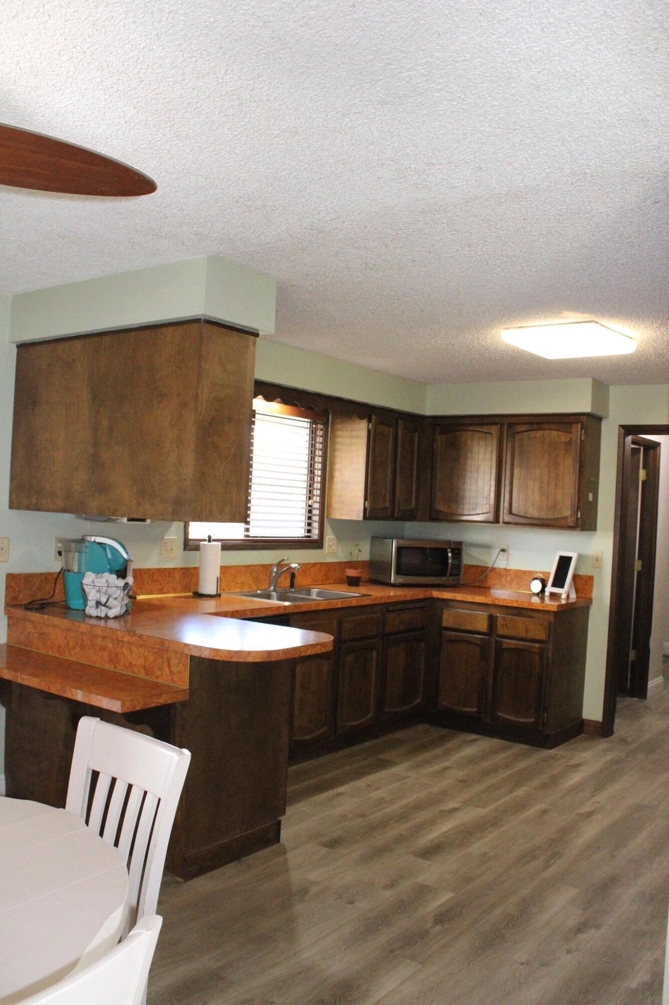 6415 Homedale Road Klamath Falls, OR 97603 - Photo 8 of 35 254989560_223825403168329_34742589342643