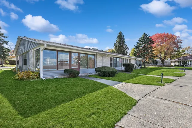 a view of a house with a yard