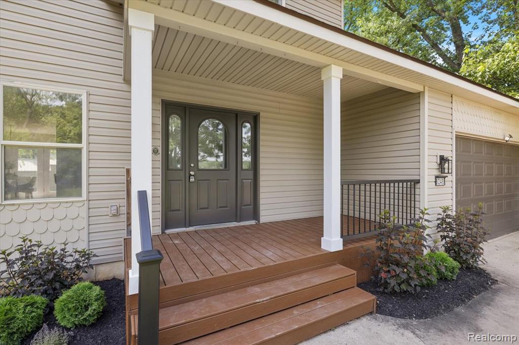 9248 Riverside Drive Brighton, MI 48116 - Photo 4 of 46