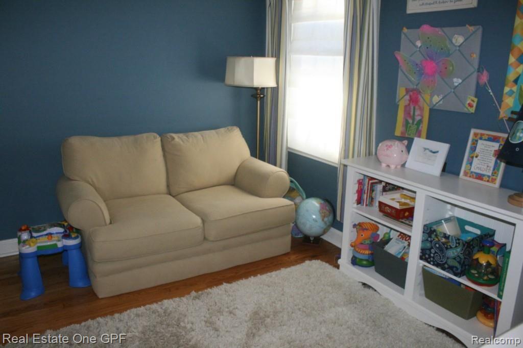 1443 Roslyn Road Grosse Pointe, MI 48236 - Photo 14 of 16 14IMG_8698.jpg