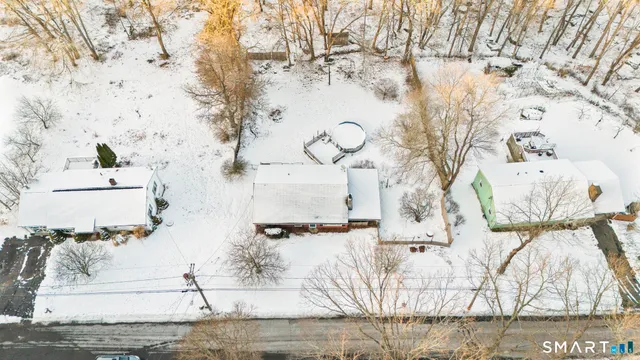 a view of a livingroom with furniture and a ceiling fan