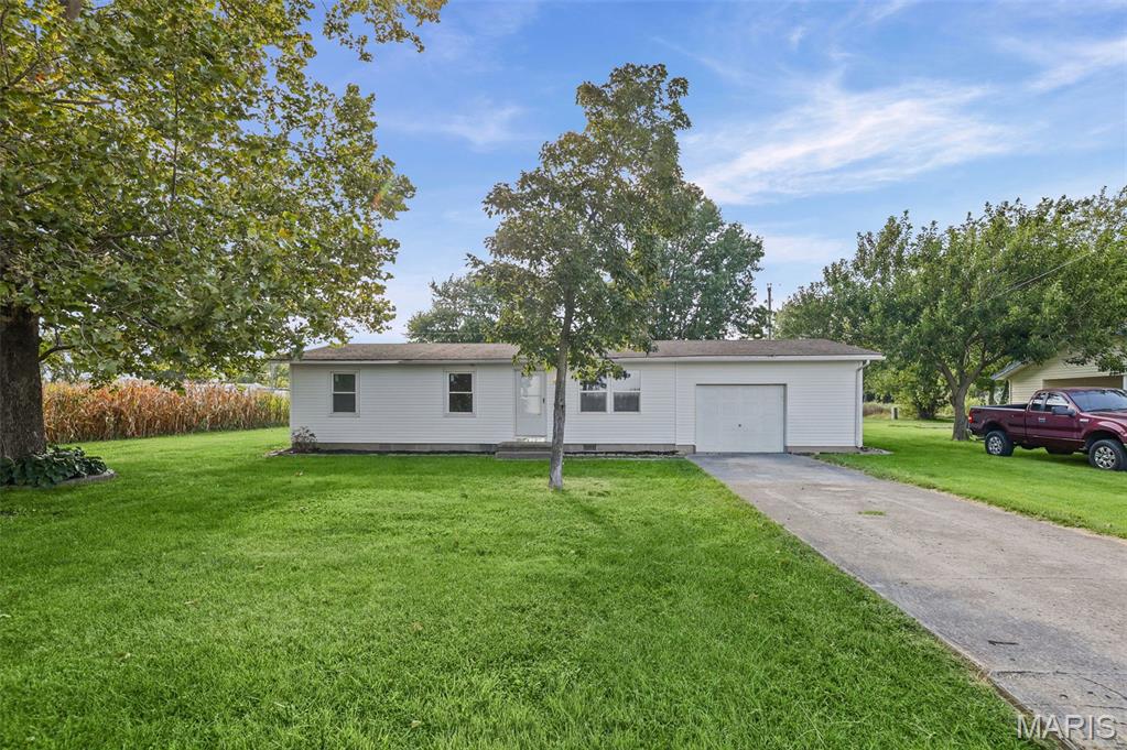 708 South 3rd Street Irvington, IL 62848 - Photo 2 of 31 Gallery Image 2