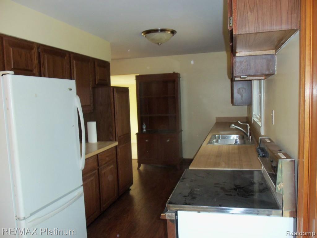 9000 Brophy Road Howell, MI 48855 - Photo 2 of 14 Gallery Image 2