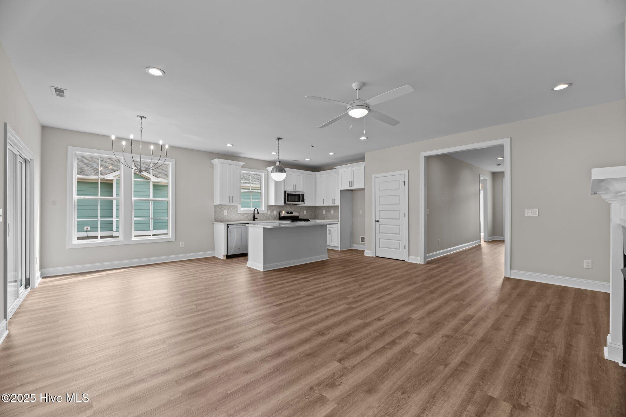 2004 Brighton Drive New Bern, NC 28562 - Photo 8 of 23 24-web-or-mls-DSC_1540