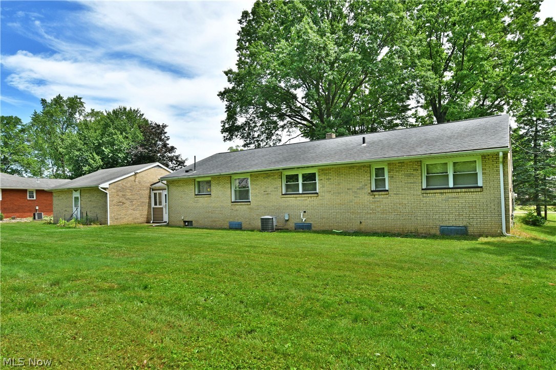 2141 North Road Northeast Warren, OH 44483 - Photo 6 of 50