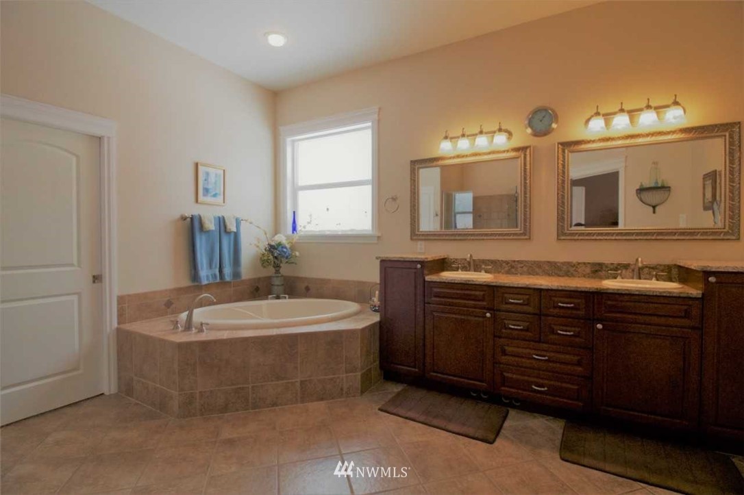 9225 Fox Ridge Lane Southeast Olympia, WA 98513 - Photo 15 of 24 Gallery Image 15