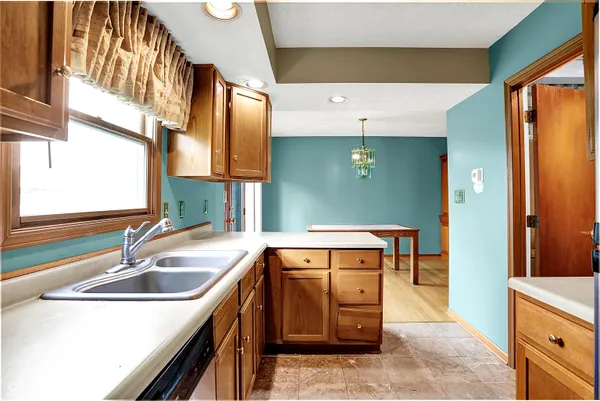 $199,000 | 243 East County Line Road, Greenwood, IN 46143