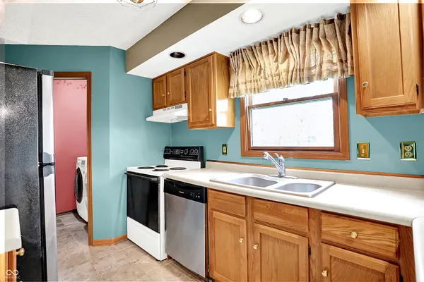 $199,000 | 243 East County Line Road, Greenwood, IN 46143