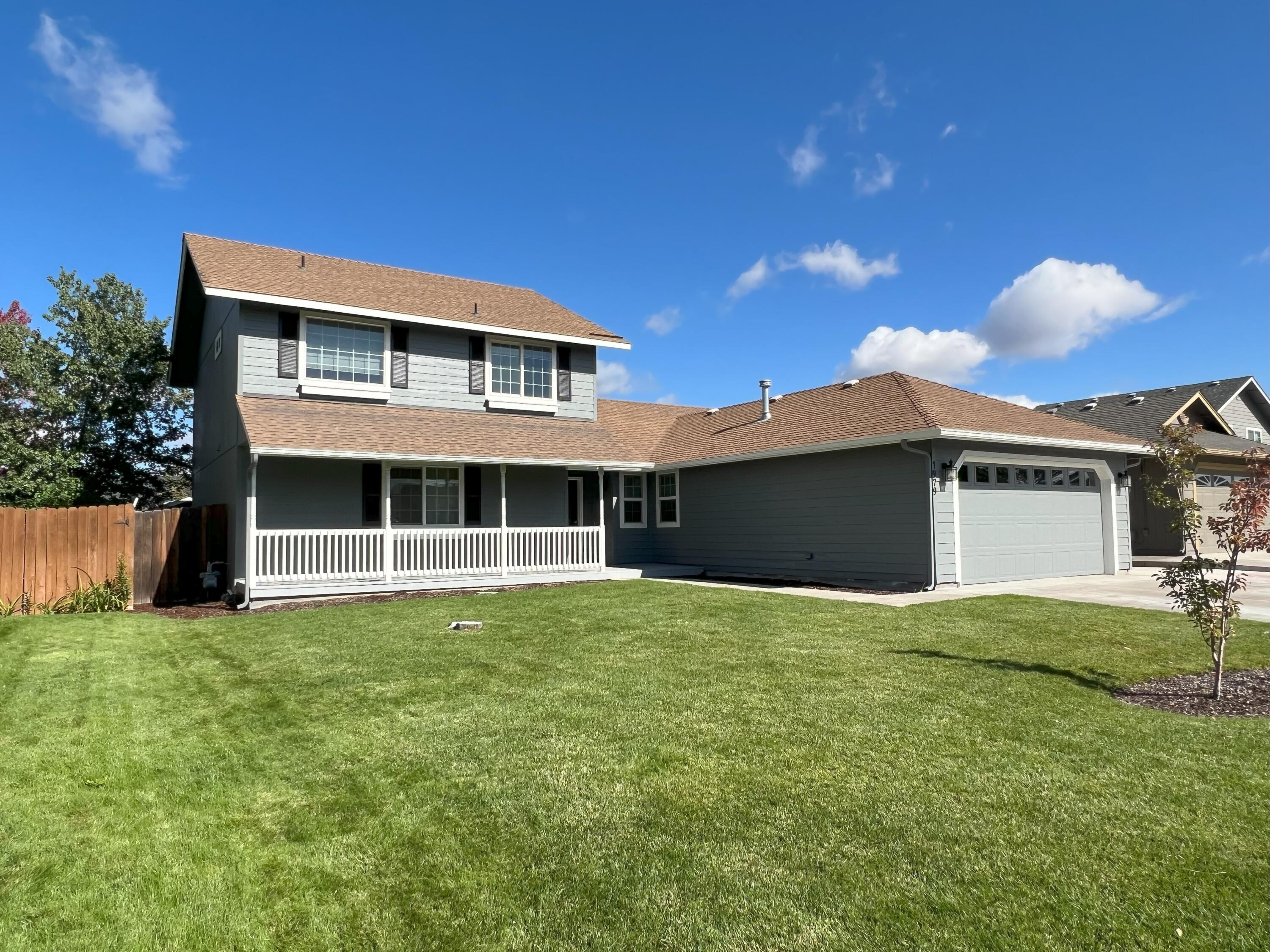 1979 Northwest Jackpine Place Redmond, OR 97756 - Photo 1 of 25 Front of home on quiet st.