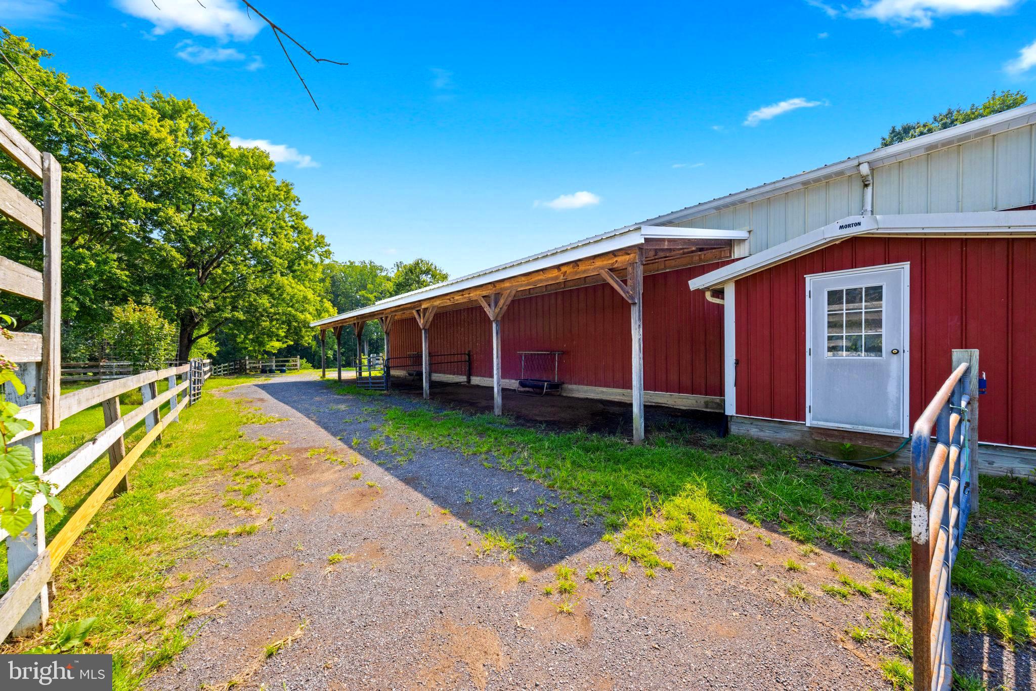 16401 Mt Calvert Road Upper Marlboro, MD 20772 - Photo 104 of 119 Arena: Office/Riding Viewing Area