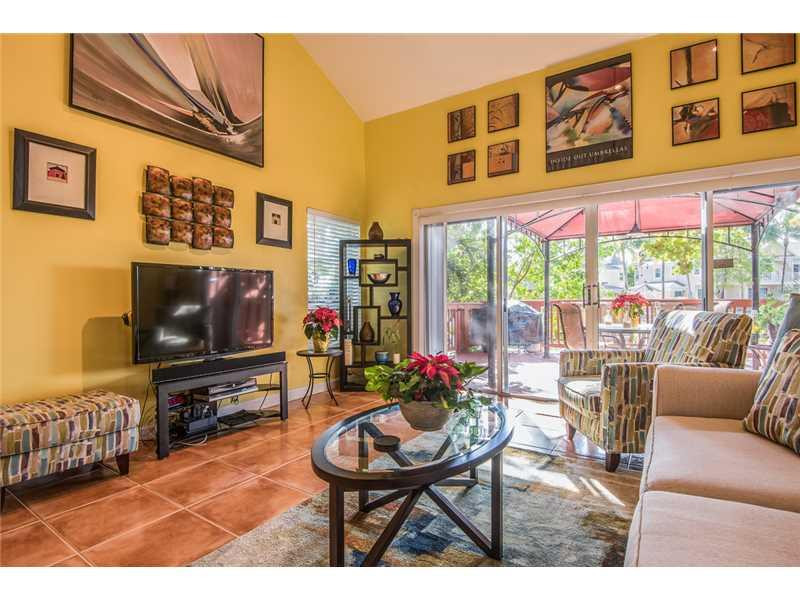 2004 Riverside Place, Unit 6 Wilton Manors, FL 33305 - Photo 8 of 15 Living Room.