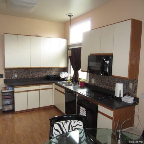 29463 Meadow Ridge South Farmington Hills, MI 48334 - Photo 11 of 33