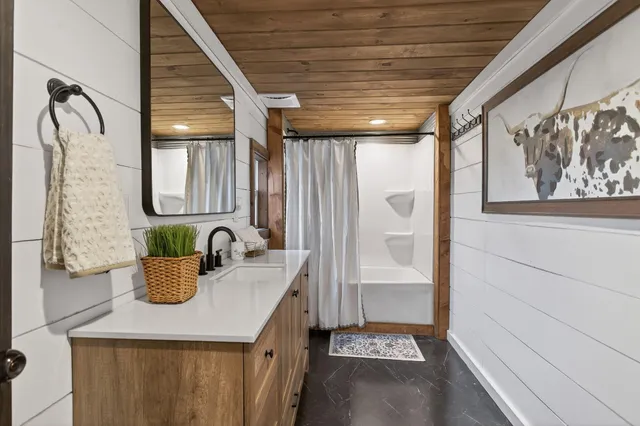 $297,400 | 6770 Cement City Road, Brooklyn, MI 49230