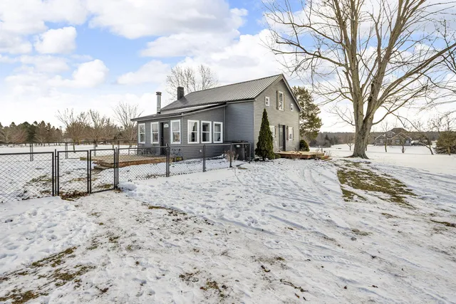 $297,400 | 6770 Cement City Road, Brooklyn, MI 49230