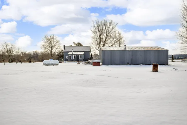 $297,400 | 6770 Cement City Road, Brooklyn, MI 49230