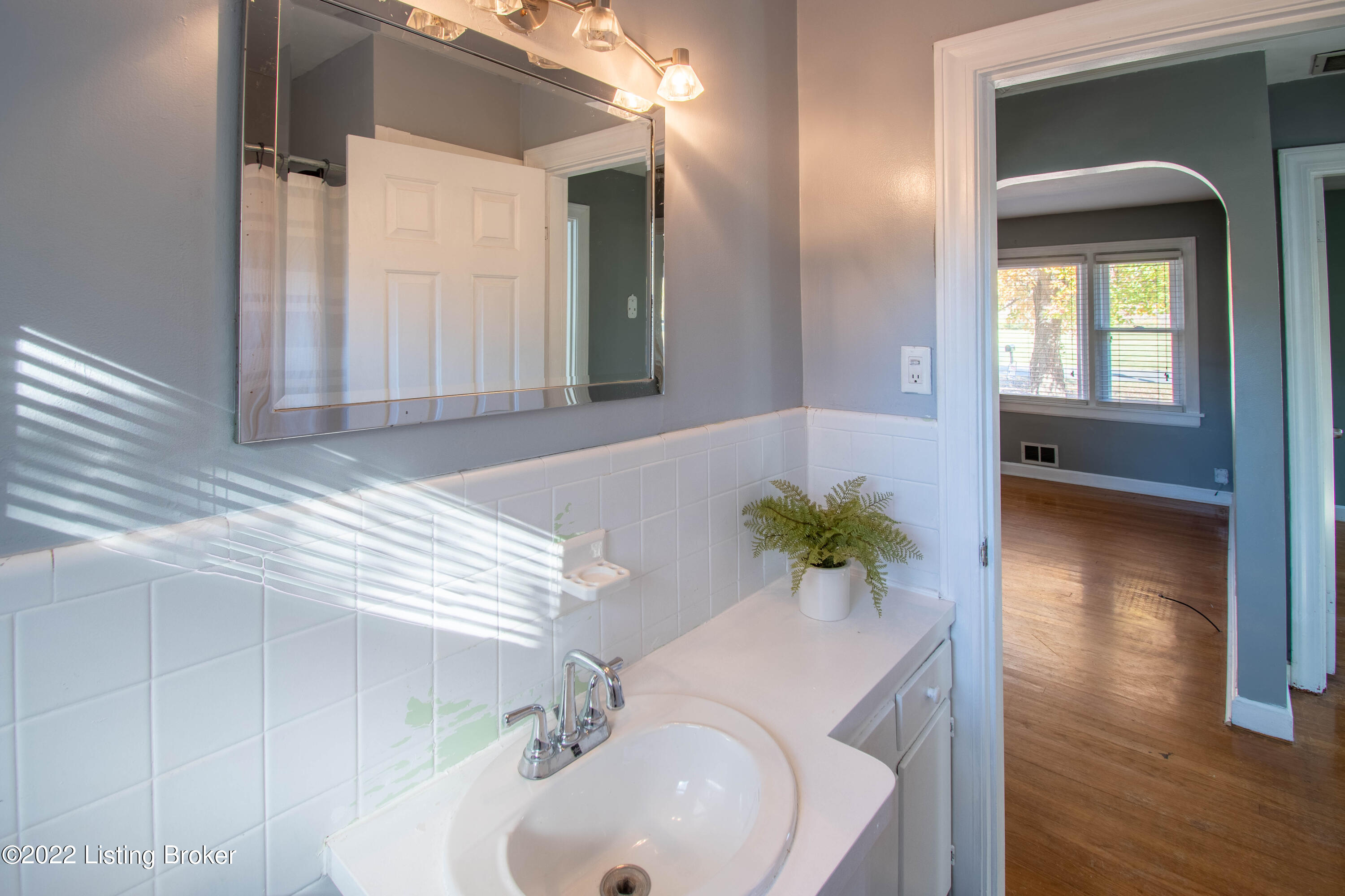 10612 Deering Road Louisville, KY 40272 - Photo 15 of 23 DSC_2560-HDR
