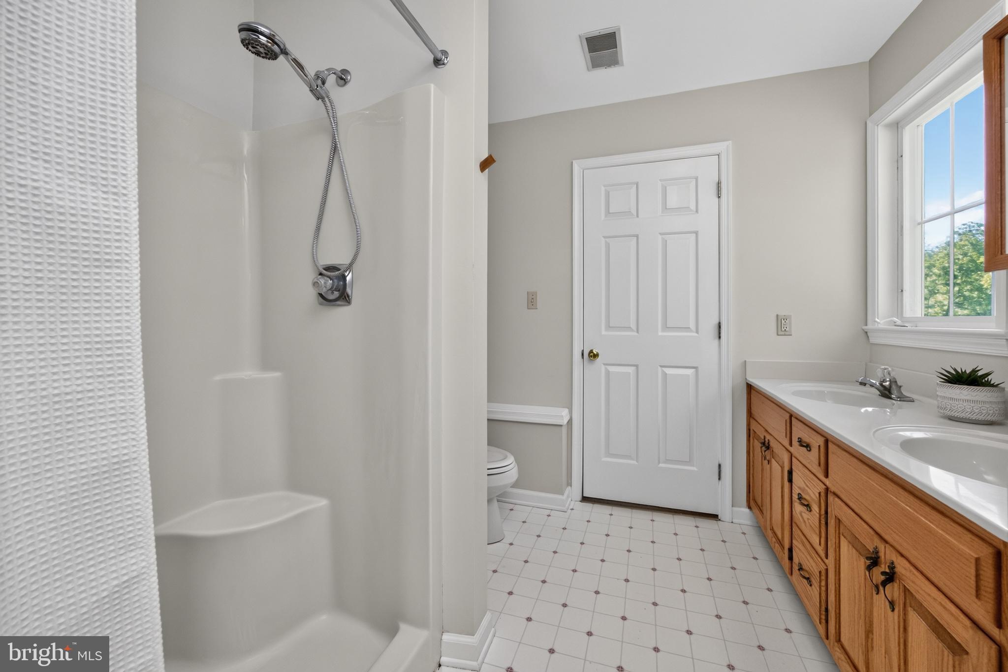 311 Hillendale Road Avondale, PA 19311 - Photo 16 of 40 Primary bathroom