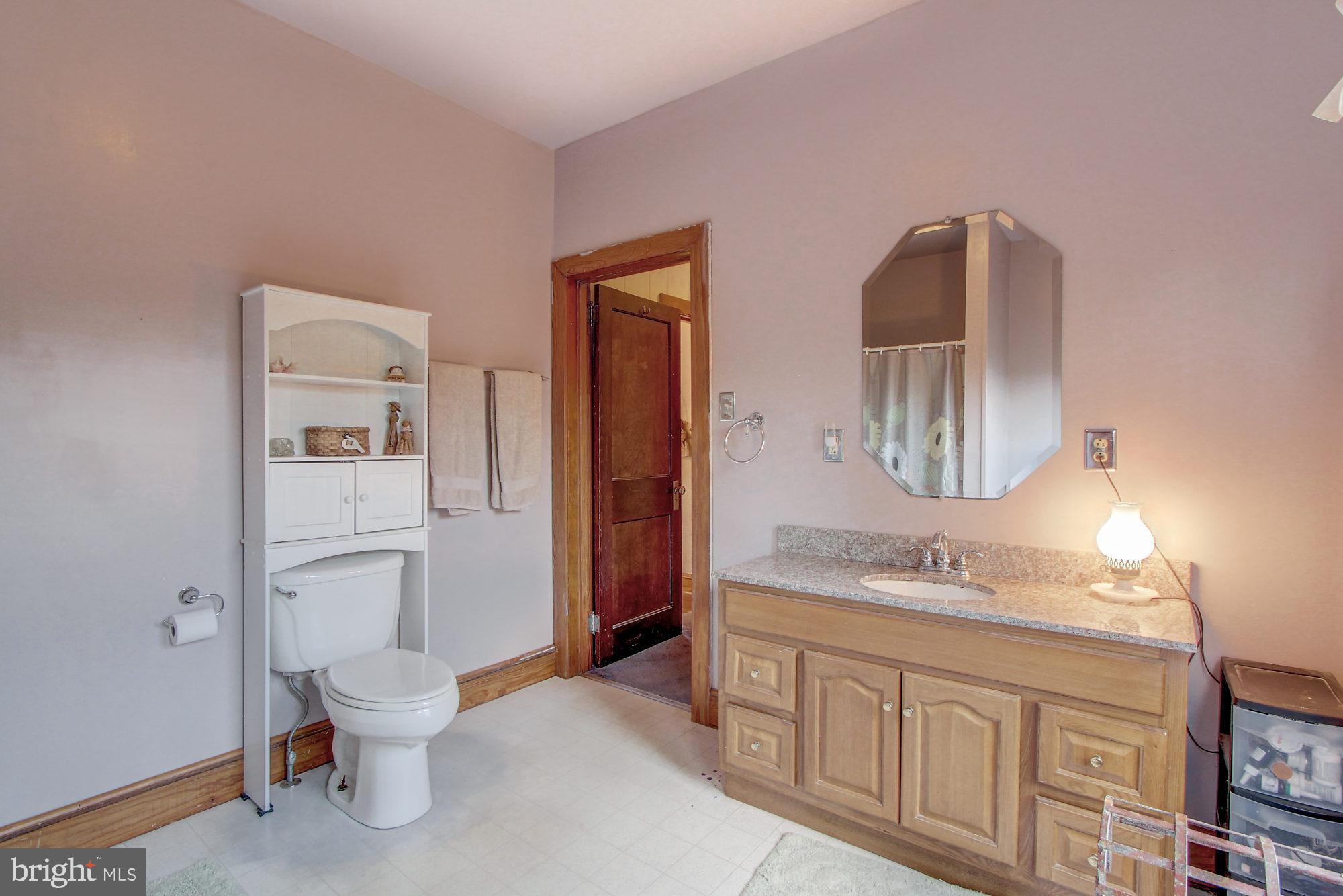 1400 Fern Avenue Reading, PA 19607 - Photo 14 of 26 Bthroom