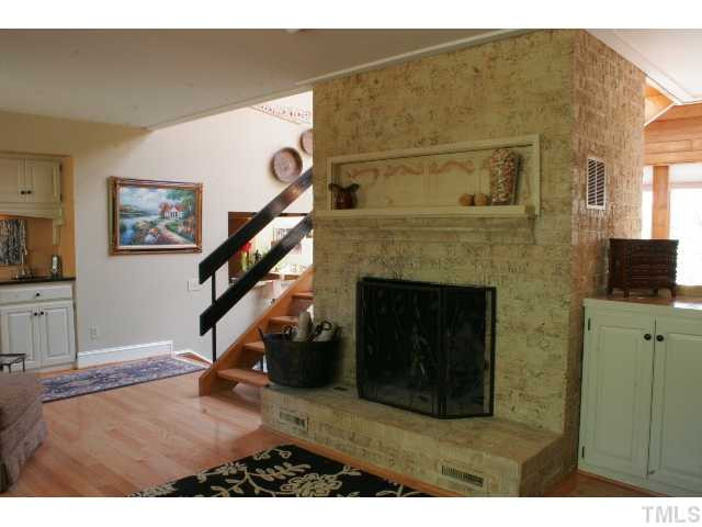 801 Brookfield Road Raleigh, NC 27615 - Photo 5 of 17 Living Room