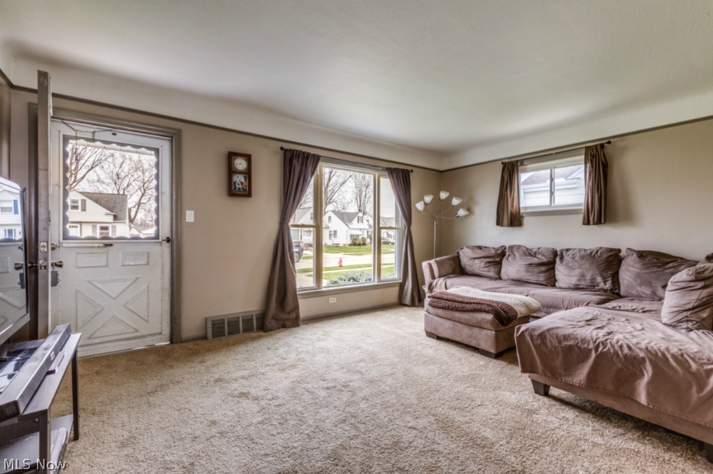 31929 Pendley Road Eastlake, OH 44095 - Photo 4 of 24