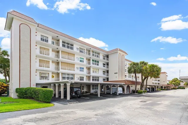 $545,000 | 920 Dogwood Drive, Unit 560, Delray Beach, FL 33483