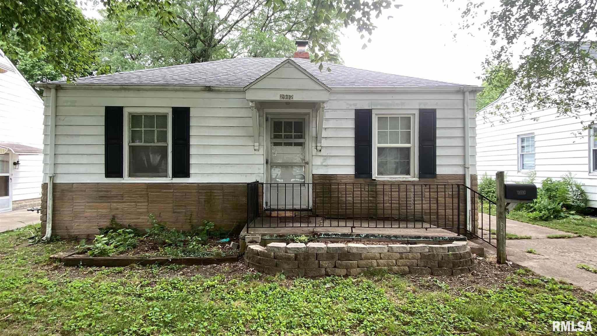 2912 South 3rd Street Springfield, IL 62703 - Photo 1 of 18